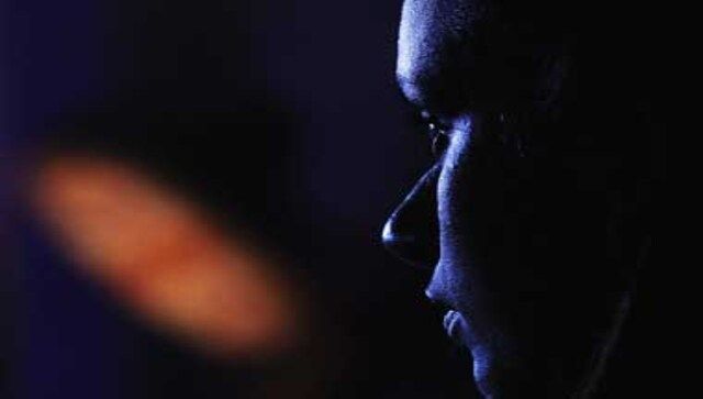 Sexual abuse of sixteen for three years; Released by Railway Child Line | षोडशीचे तीन वर्षांपासून लैंगिक शोषण; रेल्वे चाईल्ड लाईनने केली सुटका