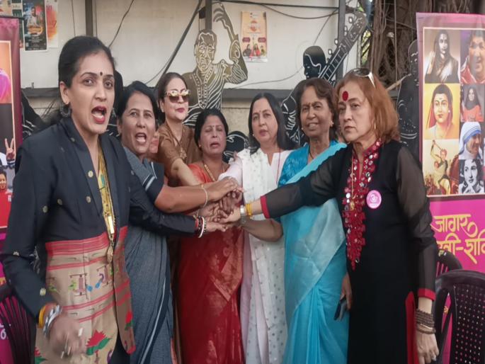Women from all parties condemn Ahuja for committing obscene acts on International Women Day | सर्वपक्षीय महिलांनी जागतिक महिला दिनी अश्लिल क्रुत्य करणाऱ्या आहुजाचा केला निषेध Women from all parties condemn Ahuja for committing obscene acts on International Women Day | सर्वपक्षीय महिलांनी जागतिक महिला दिनी अश्लिल क्रुत्य करणाऱ्या आहुजाचा केला निषेध