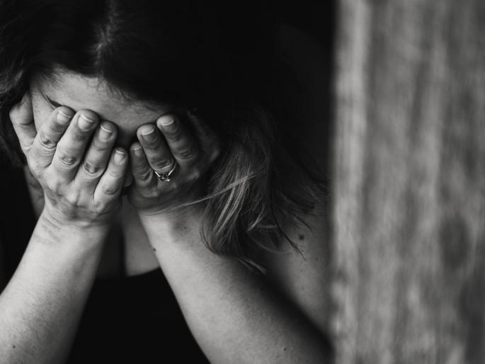 The woman's clothes suddenly disappear; The police went panic with a complaint | महिलेचे कपडे अचानक होतात गायब; तक्रारीने पोलीस गेले चक्रावून The woman's clothes suddenly disappear; The police went panic with a complaint | महिलेचे कपडे अचानक होतात गायब; तक्रारीने पोलीस गेले चक्रावून