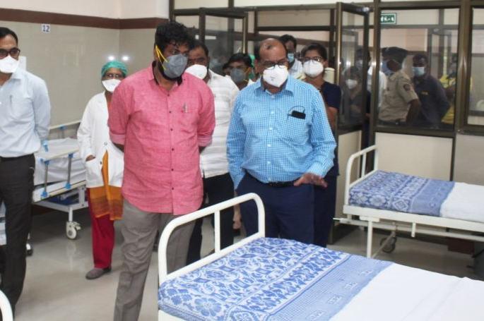 Guardian Minister Bacchu Kadu inspects District Women's Hospital in Akola | पालकमंत्र्यांकडून जिल्हा स्त्री रुग्णालयाची पाहणी! Guardian Minister Bacchu Kadu inspects District Women's Hospital in Akola | पालकमंत्र्यांकडून जिल्हा स्त्री रुग्णालयाची पाहणी!