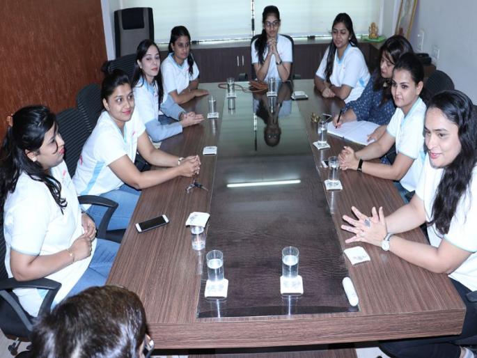 Women's personality development through social media through Savitri's book | सोशल मीडियाच्या माध्यमातून सावित्रीच्या लेकींद्वारे महिलांचा व्यक्तीमत्त्व विकास Women's personality development through social media through Savitri's book | सोशल मीडियाच्या माध्यमातून सावित्रीच्या लेकींद्वारे महिलांचा व्यक्तीमत्त्व विकास