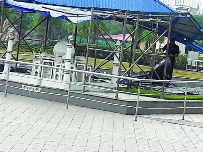 Wonder Park's 'Wonderful Days' | वंडर्स पार्कमधील आश्चर्यांच्या प्रतिकृतींना आले ‘अच्छे दिन’ Wonder Park's 'Wonderful Days' | वंडर्स पार्कमधील आश्चर्यांच्या प्रतिकृतींना आले ‘अच्छे दिन’