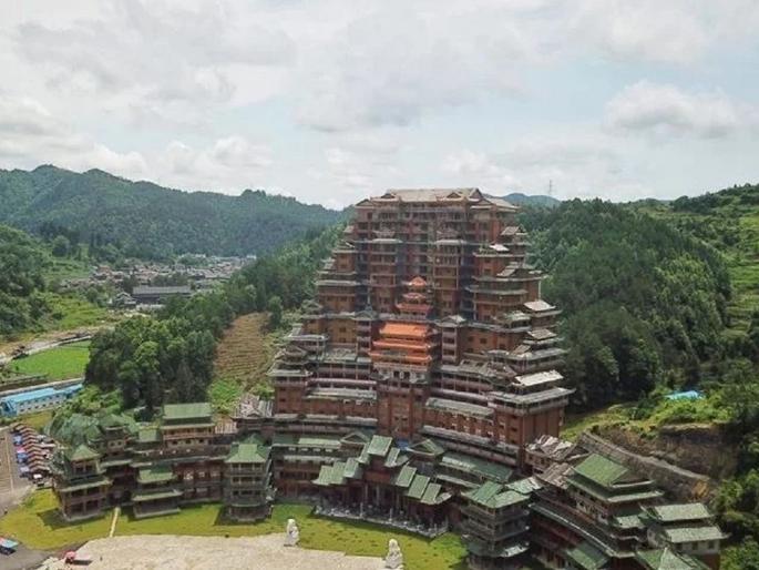 Traditional wooden building in china | फक्त लाकडापासून तयार केली २४ मजली भव्य इमारत, जाणून घ्या कुठे आहे ही अनोखी इमारत... Traditional wooden building in china | फक्त लाकडापासून तयार केली २४ मजली भव्य इमारत, जाणून घ्या कुठे आहे ही अनोखी इमारत...