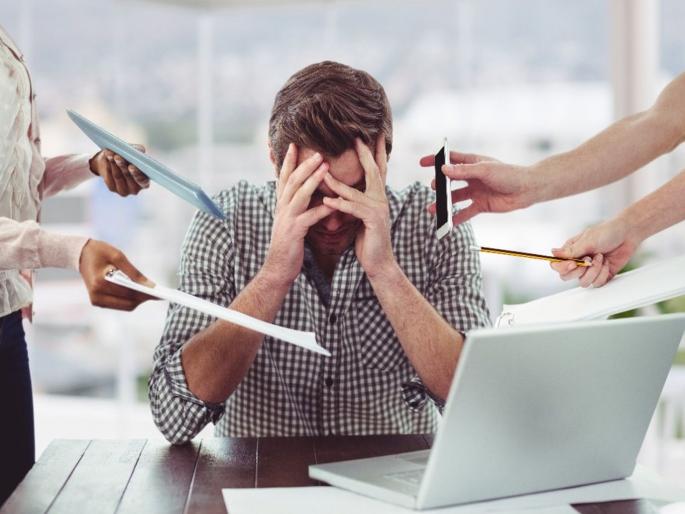 Work more, but also pay more; Increasing work is having a negative impact on living | अधिक काम करतो, पण मोबदलाही द्या; वाढत्या कामामुळे होतोय जगण्यावर नकारात्मक परिणाम