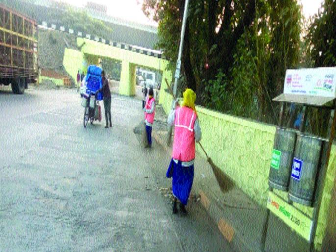 Municipal corporation presents contract workers in New Year, benefits 6,000 workers | नववर्षात कंत्राटी कामगारांना महापालिकेने दिली भेट, सहा हजार कामगारांना लाभ Municipal corporation presents contract workers in New Year, benefits 6,000 workers | नववर्षात कंत्राटी कामगारांना महापालिकेने दिली भेट, सहा हजार कामगारांना लाभ