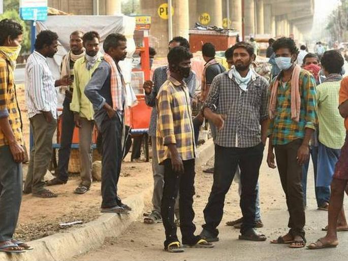 Corona changed the economy; Hunger of workers due to lack of manual work | कोरोनामुळे अर्थकारण बदलले; हाताला काम नसल्यामुळे श्रमिकांची उपासमार Corona changed the economy; Hunger of workers due to lack of manual work | कोरोनामुळे अर्थकारण बदलले; हाताला काम नसल्यामुळे श्रमिकांची उपासमार