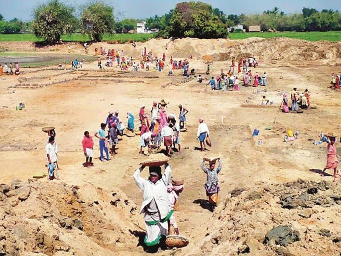 Only 4900 workers got jobs during the curfew | संचारबंदीच्या काळात केवळ ४९०० मजुरांना मिळाले रोजगार हमी योजनेतून काम Only 4900 workers got jobs during the curfew | संचारबंदीच्या काळात केवळ ४९०० मजुरांना मिळाले रोजगार हमी योजनेतून काम