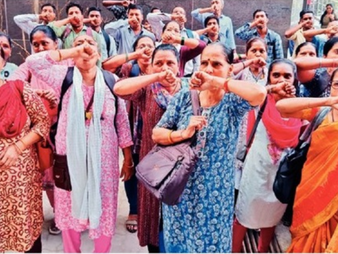 Administrative Delay Sparks Outcry: Workers Stage 'Bomba Bomb' Protest Over Withheld Bonus Since 2022-2023 | प्रशासकीय दिरंगाईमुळे बोनस रखडला; संतप्त कामगारांचे नायर रुग्णालयासमोर 'बोंबाबोंब' आंदोलन Administrative Delay Sparks Outcry: Workers Stage 'Bomba Bomb' Protest Over Withheld Bonus Since 2022-2023 | प्रशासकीय दिरंगाईमुळे बोनस रखडला; संतप्त कामगारांचे नायर रुग्णालयासमोर 'बोंबाबोंब' आंदोलन