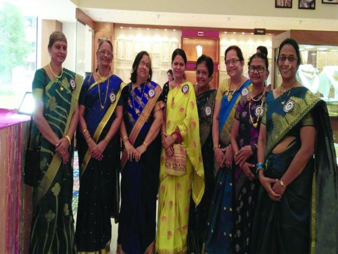 Working hand in hand with cancer sufferers | ३२ जणींचा हातात हात़़ कर्करोगग्रस्तांना साथआदर्श कार्य Working hand in hand with cancer sufferers | ३२ जणींचा हातात हात़़ कर्करोगग्रस्तांना साथआदर्श कार्य