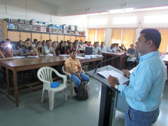 Students need to acquire knowledge based on skills: V. B. Gaikwad | विद्यार्थ्यांनी कौशल्य आधारीत ज्ञान प्राप्त करावे : व्ही. बी. गायकवाड