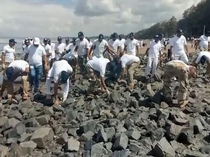 Celebration of international costal cleanup day by Coast Guard | तटरक्षक दलातर्फे जागतिक सागरकिनारा स्वच्छता दिन साजरा Celebration of international costal cleanup day by Coast Guard | तटरक्षक दलातर्फे जागतिक सागरकिनारा स्वच्छता दिन साजरा