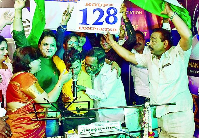 Suraj Sharma of Nagpur, singing record for 128 hours | नागपुरातील सूरज शर्मा यांचा सलग १२८ तास गायनाचा महाविक्रम