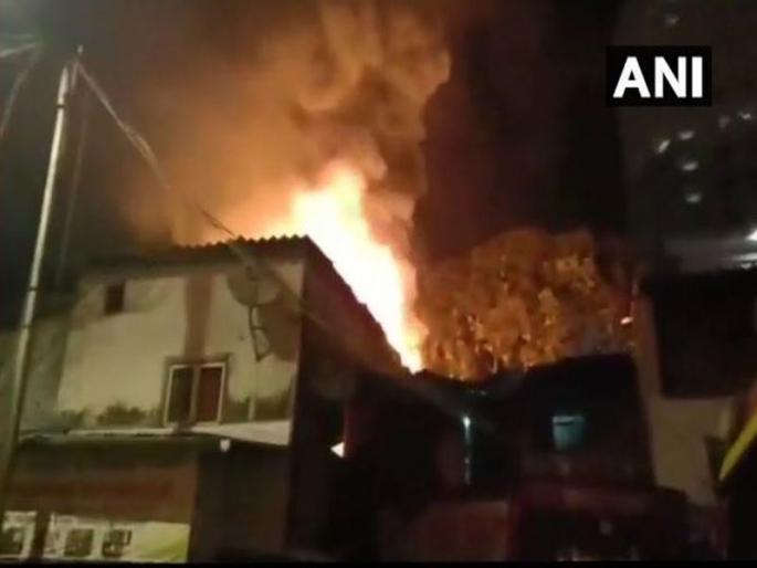 Furious fire caused by cylinder blast in Worli | वरळीत सिलेंडर स्फोटामुळे भीषण आग Furious fire caused by cylinder blast in Worli | वरळीत सिलेंडर स्फोटामुळे भीषण आग