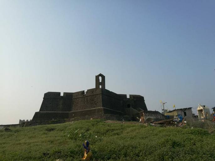 worli fort is in fisherman's condite | मुंबईतला कोळ्यांनी जपलेला किल्ला; नक्की पाहावा असा... worli fort is in fisherman's condite | मुंबईतला कोळ्यांनी जपलेला किल्ला; नक्की पाहावा असा...