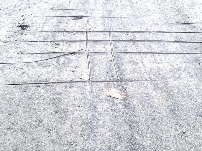 In 56 lakh water baths; The pain of Vikramgad-Oval bridge | सा.बां.चे ५६ लाख पाण्यात; विक्रमगड-ओव्हळावरील पुलाची व्यथा In 56 lakh water baths; The pain of Vikramgad-Oval bridge | सा.बां.चे ५६ लाख पाण्यात; विक्रमगड-ओव्हळावरील पुलाची व्यथा