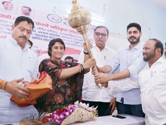 She came she spoke and she won the hearts of all Vinesh Phogat the inspiration of sportsmen | Vinesh Fogat: ती आली, ती बोलली..., अन् तिनं सर्वांची मनं जिंकली! She came she spoke and she won the hearts of all Vinesh Phogat the inspiration of sportsmen | Vinesh Fogat: ती आली, ती बोलली..., अन् तिनं सर्वांची मनं जिंकली!