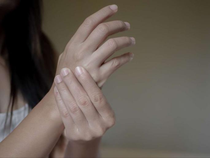 Work on the computer for a long time this may be the problem of wrist | कम्प्युटरवर सतत काम करता? तुमच्या मनगटाला होऊ शकते ही समस्या! Work on the computer for a long time this may be the problem of wrist | कम्प्युटरवर सतत काम करता? तुमच्या मनगटाला होऊ शकते ही समस्या!