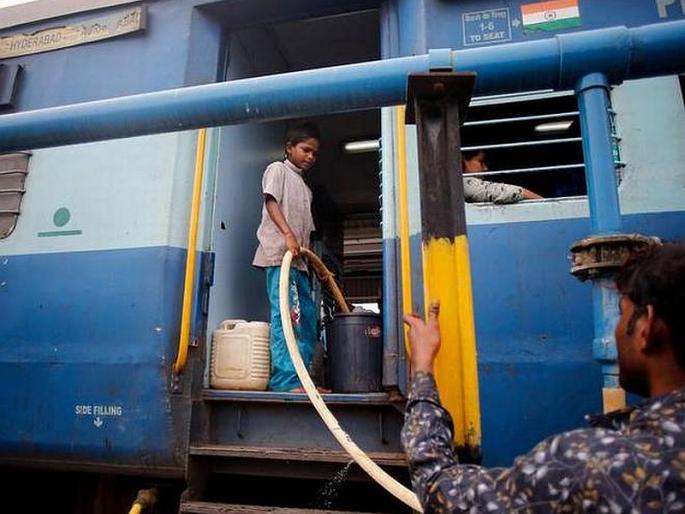 About 12% of the country's citizens are deprived of water, and there is no access to water near their homes | देशातील 12 % नागरिक 'पिण्याच्या पाण्यापासून वंचित', घराजवळ मिळेना पाणी About 12% of the country's citizens are deprived of water, and there is no access to water near their homes | देशातील 12 % नागरिक 'पिण्याच्या पाण्यापासून वंचित', घराजवळ मिळेना पाणी