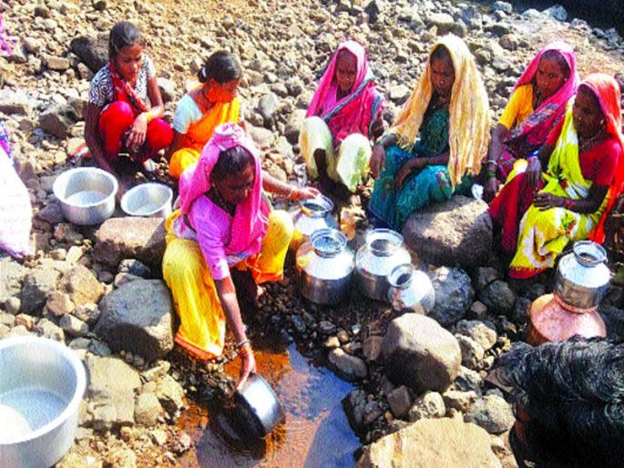 Scarcity in the rural areas is acute | ग्रामीण भागांत टंचाईच्या झळा तीव्र