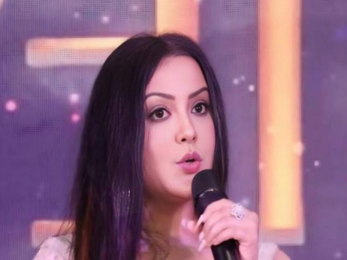 Offensive comments on Amruta Fadnavis tweet; One person in police custody | अमृता फडणवीस यांच्या ट्वीटवर आक्षेपार्ह कमेंट; सीए पोलिसांच्या ताब्यात Offensive comments on Amruta Fadnavis tweet; One person in police custody | अमृता फडणवीस यांच्या ट्वीटवर आक्षेपार्ह कमेंट; सीए पोलिसांच्या ताब्यात