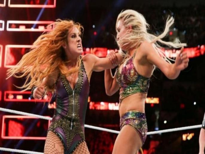 WWE: ... and in the ring, she wore a chair, watch this video | WWE : ... अन् रिंगमध्ये तिला खुर्चीने बदडले, पाहा हा व्हिडीओ WWE: ... and in the ring, she wore a chair, watch this video | WWE : ... अन् रिंगमध्ये तिला खुर्चीने बदडले, पाहा हा व्हिडीओ