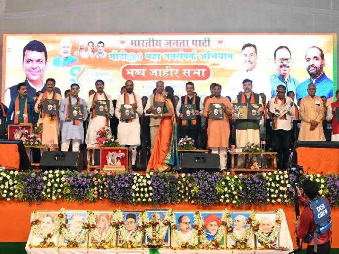 Modi ji's work was presented in the exact words by Sudhir Mungantiwar, praises by Dy CM Devendra Fadnavis | मोदीजींचे कार्य नेमक्या शब्दात सुधीरभाऊंनी मांडले, उपमुख्यमंत्री देवेंद्र फडणवीस यांचे गौरवोद्गार Modi ji's work was presented in the exact words by Sudhir Mungantiwar, praises by Dy CM Devendra Fadnavis | मोदीजींचे कार्य नेमक्या शब्दात सुधीरभाऊंनी मांडले, उपमुख्यमंत्री देवेंद्र फडणवीस यांचे गौरवोद्गार