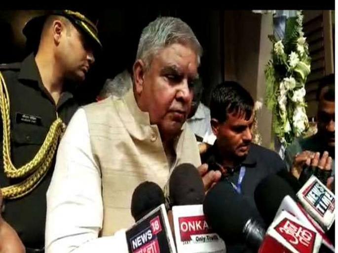 kolkata governor jagdeep dhankhar waiting in front of locked gate; mamta banerji's government cancel lunch invitation | पश्चिम बंगालच्या विधानसभा अध्यक्षांनी राज्यपालांना स्नेहभोजनाला बोलावले अन्...गेटच बंद करून घेतले kolkata governor jagdeep dhankhar waiting in front of locked gate; mamta banerji's government cancel lunch invitation | पश्चिम बंगालच्या विधानसभा अध्यक्षांनी राज्यपालांना स्नेहभोजनाला बोलावले अन्...गेटच बंद करून घेतले