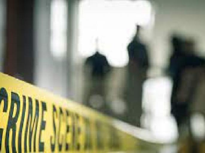 Murder of wife by strangling her with saree due to suspicion of character | चारित्र्याच्या संशयातून पत्नीचा साडीने गळा आवळून खून, आरोपी पती पसार Murder of wife by strangling her with saree due to suspicion of character | चारित्र्याच्या संशयातून पत्नीचा साडीने गळा आवळून खून, आरोपी पती पसार