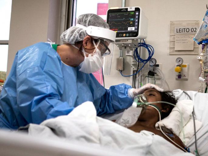 Corona's mortality rate fell to 2.2 percent | कोरोनाच्या मृत्युदरात २.२ टक्के झाली घट Corona's mortality rate fell to 2.2 percent | कोरोनाच्या मृत्युदरात २.२ टक्के झाली घट