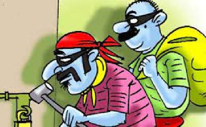 house robbery cases increased in bhandara in diwali festival | दिवाळीला नातेवाईकांकडे जाताय, सावधान! चोरट्यांची नजर तुमच्या घरावर house robbery cases increased in bhandara in diwali festival | दिवाळीला नातेवाईकांकडे जाताय, सावधान! चोरट्यांची नजर तुमच्या घरावर