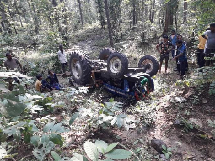 Two killed in tractor overturn in Aheri taluka | ट्रॅक्टर उलटून दोघे ठार, अहेरी तालुक्यातील घटना Two killed in tractor overturn in Aheri taluka | ट्रॅक्टर उलटून दोघे ठार, अहेरी तालुक्यातील घटना