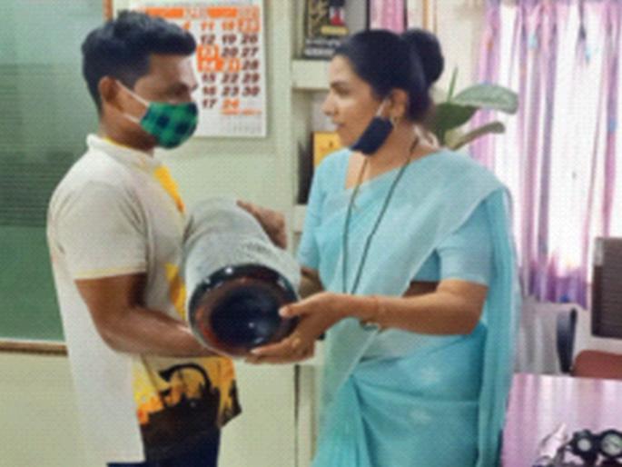 Red Recent Society help corona patients | कोरोना रुग्णांना रेड रेसेन्ट सोसायटीची मदत