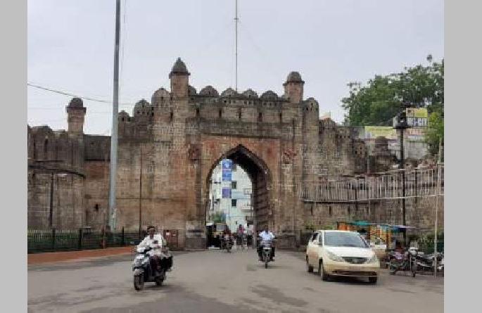 Corporators object to change the name of historical jatpura, pathanpura gate in Chandrapur | ऐतिहासिक नावे बदलविण्यास नगरसेवकांचा आक्षेप, जटपुरा, पठाणपुरासह वस्त्यांची जुनीच नावे कायम Corporators object to change the name of historical jatpura, pathanpura gate in Chandrapur | ऐतिहासिक नावे बदलविण्यास नगरसेवकांचा आक्षेप, जटपुरा, पठाणपुरासह वस्त्यांची जुनीच नावे कायम