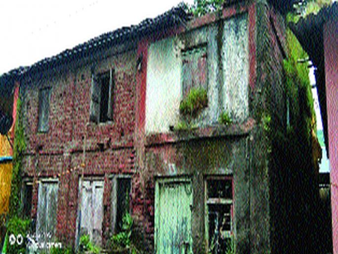 Rehabilitation of Hanuman Koliwada is stalled | हनुमान कोळीवाड्याचे फेर पुनर्वसन रखडलेलेच Rehabilitation of Hanuman Koliwada is stalled | हनुमान कोळीवाड्याचे फेर पुनर्वसन रखडलेलेच