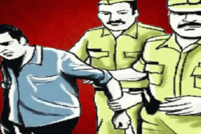 accused in kidnapping case escaped from police custody | ...अन् पोलिसांच्या तावडीतून निसटला चोरटा accused in kidnapping case escaped from police custody | ...अन् पोलिसांच्या तावडीतून निसटला चोरटा