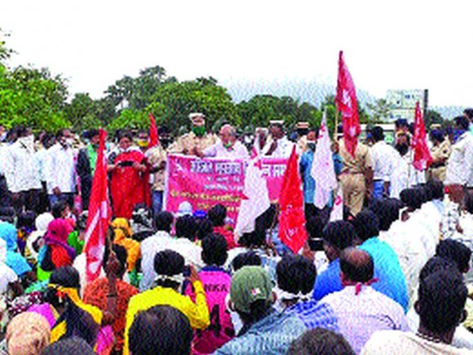 Intense agitation against central government's farmers, labor laws | केंद्र सरकारच्या शेतकरी, कामगार कायद्यांविरोधात तीव्र आंदोलन Intense agitation against central government's farmers, labor laws | केंद्र सरकारच्या शेतकरी, कामगार कायद्यांविरोधात तीव्र आंदोलन