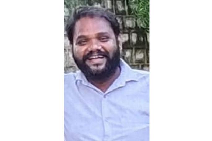 ST employee found dead in his residential house at brahmapuri | ब्रम्हपुरी बस आगारातील वाहतूक नियंत्रकाचा संशयास्पद मृत्यू ST employee found dead in his residential house at brahmapuri | ब्रम्हपुरी बस आगारातील वाहतूक नियंत्रकाचा संशयास्पद मृत्यू