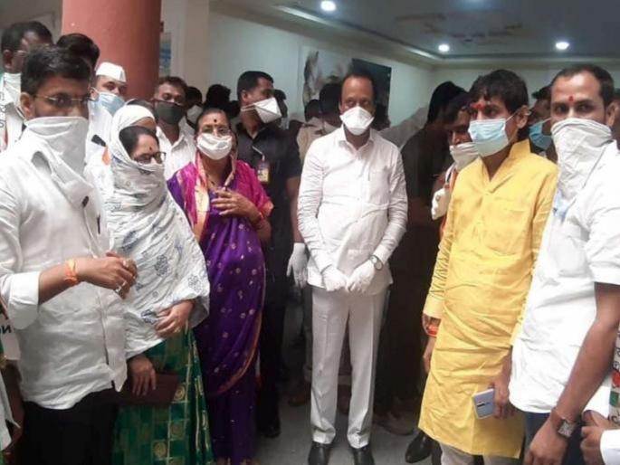 Parner's five Shivsena corporators are hand over to Milind Narvekar by Ajit Pawar | पारनेरच्या पाच नगरसेवकांना अजित पवारांनी अखेर मिलिंद नार्वेकरांकडे सोपविले Parner's five Shivsena corporators are hand over to Milind Narvekar by Ajit Pawar | पारनेरच्या पाच नगरसेवकांना अजित पवारांनी अखेर मिलिंद नार्वेकरांकडे सोपविले