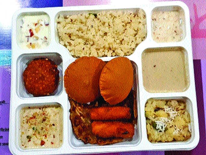 Corona has been hit by fasting foods this year | उपवासाच्या पदार्थांना यंदा लागली कोरोनाची झळ Corona has been hit by fasting foods this year | उपवासाच्या पदार्थांना यंदा लागली कोरोनाची झळ