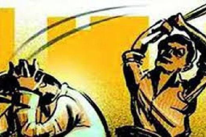 Attempt to set fire to the bar by goons for asking bill | 'फुकट्या' गुंडांकडून बार पेटवून देण्याचा प्रयत्न Attempt to set fire to the bar by goons for asking bill | 'फुकट्या' गुंडांकडून बार पेटवून देण्याचा प्रयत्न