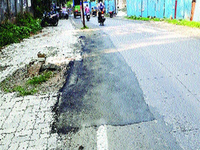 Roadmap in the run-up to the election | ऐन निवडणुकीच्या रणधुमाळीत रस्तेदुरुस्ती Roadmap in the run-up to the election | ऐन निवडणुकीच्या रणधुमाळीत रस्तेदुरुस्ती