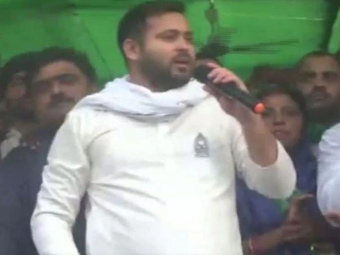 Rada on stage in front of Tejaswi Yadav; Jangalraj's video goes viral | तेजस्वी यादव यांच्या समोरच मंचावर राडा; जंगलराजचा व्हिडीओ व्हायरल Rada on stage in front of Tejaswi Yadav; Jangalraj's video goes viral | तेजस्वी यादव यांच्या समोरच मंचावर राडा; जंगलराजचा व्हिडीओ व्हायरल