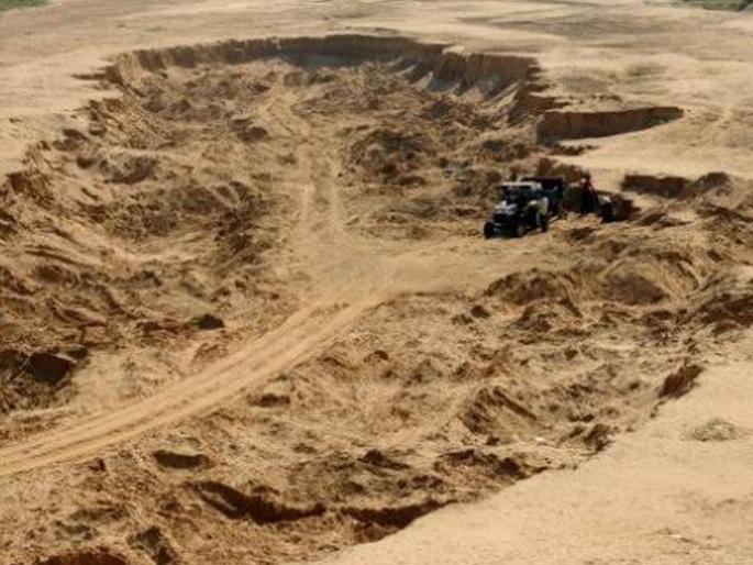 Naib Tehsildar's attacker sand mafia finally arrested from Nashik | नायब तहसीलदारावरील हल्लेखोर रेती माफियाला अखेर नाशिकातून अटक  Naib Tehsildar's attacker sand mafia finally arrested from Nashik | नायब तहसीलदारावरील हल्लेखोर रेती माफियाला अखेर नाशिकातून अटक