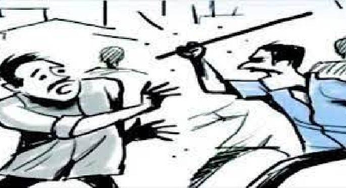 two thieves beaten by public ang hand over to police for bike theft | त्याने केबल तोडले अन् ‘ट्रॅप’ झाला.. नागरिकांनी बेदम चोपले two thieves beaten by public ang hand over to police for bike theft | त्याने केबल तोडले अन् ‘ट्रॅप’ झाला.. नागरिकांनी बेदम चोपले