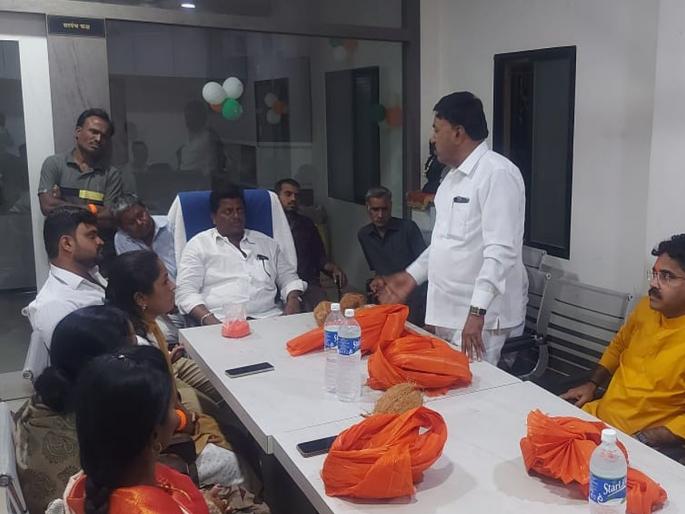 MIT National Sarpanch Parliament adopted Pakani village | एमआयटी राष्ट्रीय सरपंच संसदने पाकणी घेतले दत्तक MIT National Sarpanch Parliament adopted Pakani village | एमआयटी राष्ट्रीय सरपंच संसदने पाकणी घेतले दत्तक