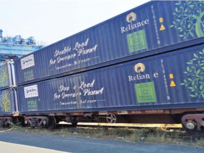 Double container testing at JNPT | जेएनपीटीत डबल कंटेनरची चाचणी Double container testing at JNPT | जेएनपीटीत डबल कंटेनरची चाचणी