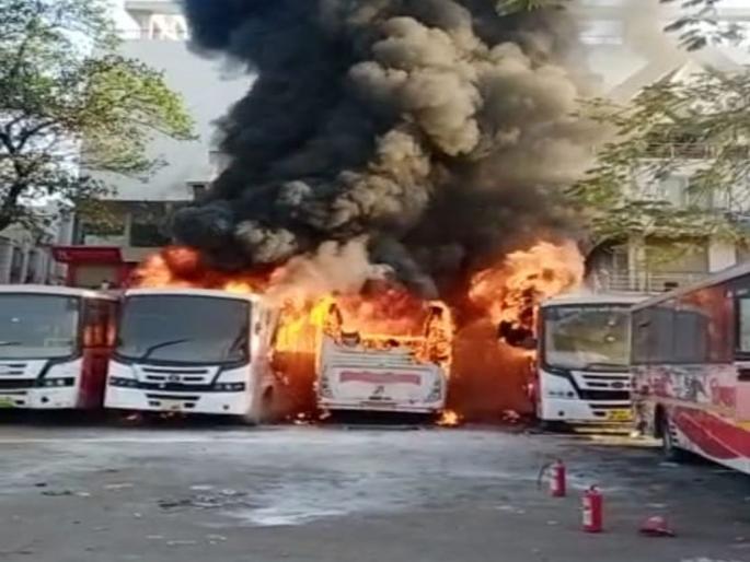 Shocking! Fire broke Out at Five Shivshahi buses on Satara bus stand | धक्कादायक Video! सातारा बसस्थानकात शिवशाहीच्या पाच बस जळून खाक Shocking! Fire broke Out at Five Shivshahi buses on Satara bus stand | धक्कादायक Video! सातारा बसस्थानकात शिवशाहीच्या पाच बस जळून खाक