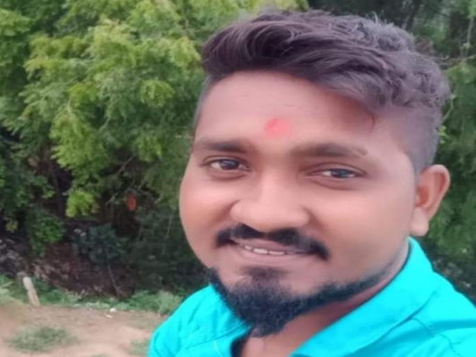 After drinking poison in farm, he came in village; youth Suicide | शेतात विष पिऊन तो चालत गावात आला; भोलाण्याच्या तरुणाची आत्महत्या After drinking poison in farm, he came in village; youth Suicide | शेतात विष पिऊन तो चालत गावात आला; भोलाण्याच्या तरुणाची आत्महत्या