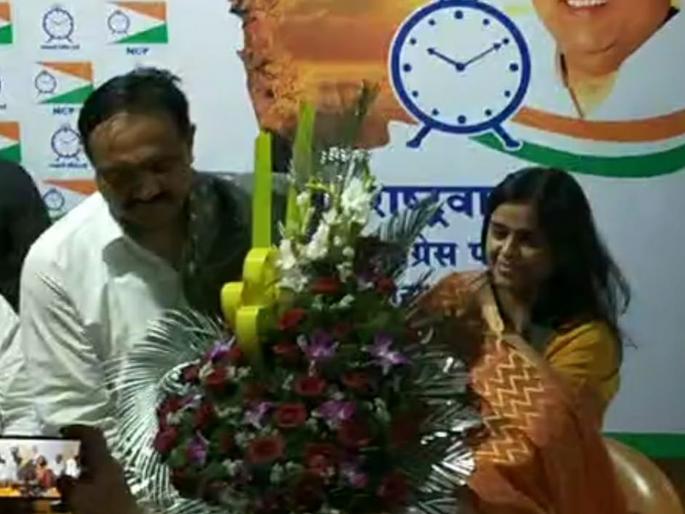 Interaction with NCP Workers in Ulhasnagar; Jayant Patil's second tour in a month | उल्हासनगरात शहराध्यक्षांसह कार्यकर्त्यांसोबत संवाद; जयंत पाटील यांचा एका महिन्यात दुसरा दौरा Interaction with NCP Workers in Ulhasnagar; Jayant Patil's second tour in a month | उल्हासनगरात शहराध्यक्षांसह कार्यकर्त्यांसोबत संवाद; जयंत पाटील यांचा एका महिन्यात दुसरा दौरा