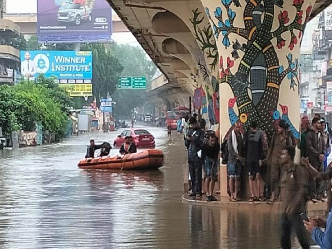 Nagpur Rain : Cloudburst, flood in Nagpur; Vehicles float on roads, woman dies | Nagpur Rain : नागपुरात ढगफुटी, महापूर; रस्त्यांवर तरंगली वाहने, महिलेचा मृत्यू Nagpur Rain : Cloudburst, flood in Nagpur; Vehicles float on roads, woman dies | Nagpur Rain : नागपुरात ढगफुटी, महापूर; रस्त्यांवर तरंगली वाहने, महिलेचा मृत्यू